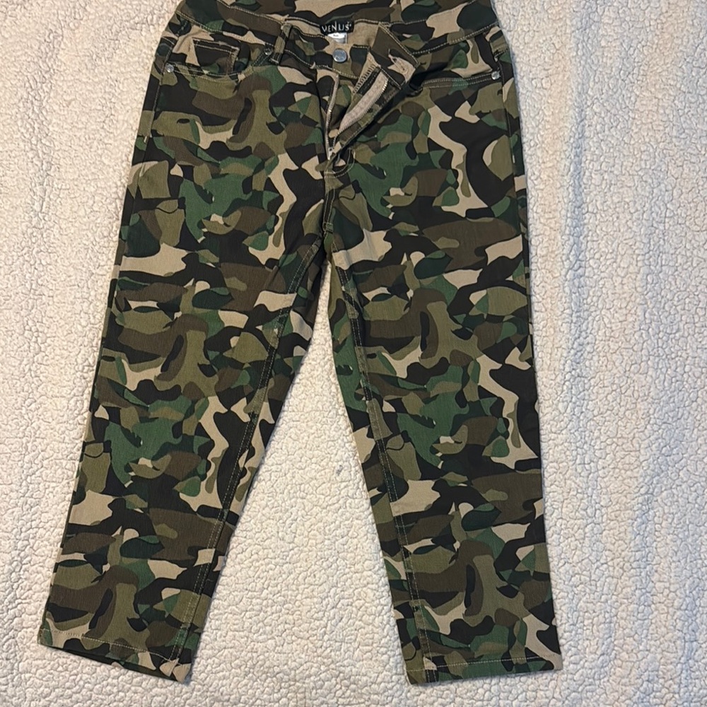 Camo Capri women’s jeans